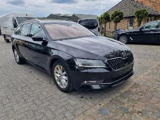 Skoda Superb 1.6 TDI DSG Aut. Leder Navi Stoeverver. picture 7