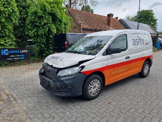 Schadeauto Volkswagen Caddy 2.0 TDI Airco Schuifdeur 2023/10