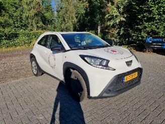 uszkodzony samochody osobowe Toyota Aygo x 1.0 VVT-i Aut. 2023/1