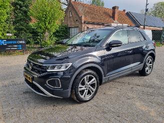 damaged passenger cars Volkswagen T-Roc 1.5 TSI Aut. 110KW 75 Edition Led 2023/5