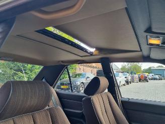 Mercedes E-klasse 250d Aut. W124 Schuifdak picture 14