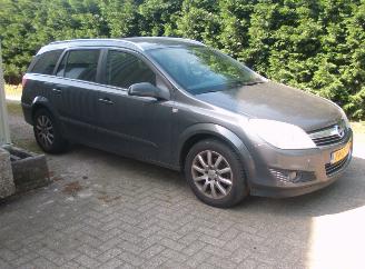 uszkodzony samochody osobowe Opel Astra  2009/1