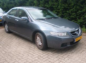 Vaurioauto  passenger cars Honda Accord 2.0i comfort 2003/6