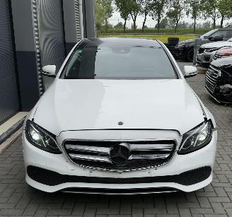 Mercedes E-klasse LED / CAMERA / NAVIGATIE / AMG VELGEN VOLLEDIG RIJDBAAR picture 4