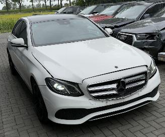 Mercedes E-klasse LED / CAMERA / NAVIGATIE / AMG VELGEN VOLLEDIG RIJDBAAR picture 2