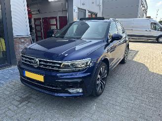 krockskadad bil auto Volkswagen Tiguan 2.0TDI 4-MOTION FULL R-LINE DAMAGE FREE / ALL OPTIONS PANO/SIDE ASSIST/KEYLESS/DYNAUDIO/360CAM 2017/9