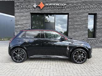 krockskadad bil auto Renault 5 NEW ICONIC! Comfort Range 52kWh 150PK Aut. 2025/5