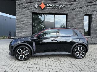 damaged passenger cars Renault 5 EV Comfort Range 52kWh 150PK Aut. Techno 2025/10