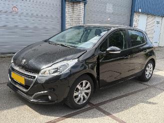 Peugeot 208 1.2 PureTech Blue Lion 1e Eigenaar 53.000 KM NAP Navi! PDC! picture 6