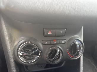 Peugeot 208 1.2 PureTech Blue Lion 1e Eigenaar 53.000 KM NAP Navi! PDC! picture 13