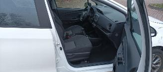 Toyota Yaris Facelift 1.5-VVT-i 111pk 6-bak Airconditioning stoelverwarming Multicolor Touchscreen Display Achteruitrijcamera Lichtautomaat Drivelane assistent leren multistuurwiel mistlampen 15 inch Toyota velgen picture 28