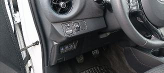 Toyota Yaris Facelift 1.5-VVT-i 111pk 6-bak Airconditioning stoelverwarming Multicolor Touchscreen Display Achteruitrijcamera Lichtautomaat Drivelane assistent leren multistuurwiel mistlampen 15 inch Toyota velgen picture 18