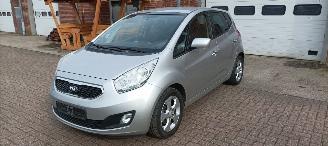 Voiture accidenté Kia Venga Dream team 1.6-Benzine Automaat Keyless-entry Climatecontrol Stoelverwarming Lichtautomaat Privacyglas leren stuurwiel mistlampen Parkeersensoren Trekhaak 16-inch Kia velgen 2013/8