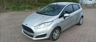skadebil auto Ford Fiesta 1.5-Diesel 75pk Airco Stoelverwarming leren stuurwiel Led koplampen Pdc Control 2016/6
