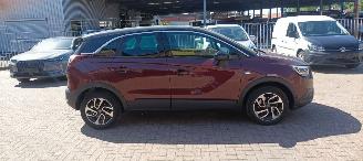 Damaged car Opel Crossland Innovation uitvoering 1.2-turbo 110pk Automaat Navi Led koplampen led achterlichten leder Privacy glas stoelverwarming stuurwiel verwarming voorruit verwarming Trekhaak 16-inch hoogglans velgen Parkeersensoren voor en achter 2018/4
