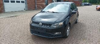 Volkswagen Polo 1.4 TDI DPF Euro6 Climatecontrol frontradar Regensensor leren stuurwiel mistlampen Elektrische ramen Elektrische-spiegels met verwarming Centrale vergrendeling met afstandsbediening Start-Stop systeem 15-inch velgen picture 1