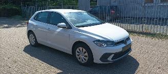 Damaged car Volkswagen Polo Digitale cockpit Full-Led koplampen Led achterlichten Stoelverwarming Cruisecontrol Dab Radio elektrische buitenspiegels met verwarming Parkeersensoren voor en achter Drivelane assistent 2026/1