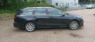 Kia Ceed 1.6 CRDI 136pk Navi Led koplampen Leder Sportstoelen-Memory  Climatecontrol Elektrische achterklep Achteruitrijcamera Led-Achterlichten CruiseControl 4xStoelverwarming Lichtautomaat picture 3