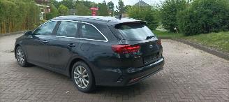 Kia Ceed 1.6 CRDI 136pk Navi Led koplampen Leder Sportstoelen-Memory  Climatecontrol Elektrische achterklep Achteruitrijcamera Led-Achterlichten CruiseControl 4xStoelverwarming Lichtautomaat picture 8