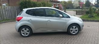 Kia Venga 1.6 Benzine Automatik Keyless-entry Climatecontrol Stoelverwarming Lichtautomaat Privacyglas leren stuurwiel 4xElektrische ramen Elektrische-spiegels met verwarming Trekhaak Parkeersensoren achter 16 inch velgen picture 7