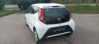 Toyota Aygo Facelift X-Play 1.0 VVT-i 72pk Airco 5-deurs Led koplampen led achterlichten Leren stuurwiel met radio bediening Elektrische ramen Elektrische-spiegels met verwarming Centrale vergrendeling met afstandsbediening picture 6