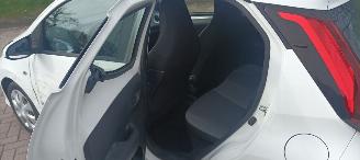 Toyota Aygo Facelift X-Play 1.0 VVT-i 72pk Airco 5-deurs Led koplampen led achterlichten Leren stuurwiel met radio bediening Elektrische ramen Elektrische-spiegels met verwarming Centrale vergrendeling met afstandsbediening picture 13