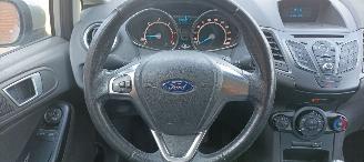 Ford Fiesta 1.5-Diesel 75pk euro-6 Airconditioning Stoelverwarming leren stuurwiel met radio bediening Elektrische ramen Elektrische-inklapbare buitenspiegels Led koplampen led spiegel verlichting Parkeersensoren voor en achter picture 16