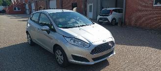 Coche accidentado Ford Fiesta 1.5-Diesel 75pk euro-6 Airconditioning Stoelverwarming leren stuurwiel met radio bediening Elektrische ramen Elektrische-inklapbare buitenspiegels Led koplampen led spiegel verlichting Parkeersensoren voor en achter 2016/6