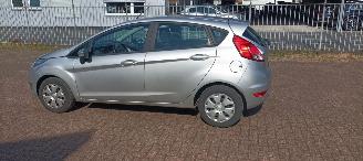 Ford Fiesta 1.5-Diesel 75pk euro-6 Airconditioning Stoelverwarming leren stuurwiel met radio bediening Elektrische ramen Elektrische-inklapbare buitenspiegels Led koplampen led spiegel verlichting Parkeersensoren voor en achter picture 7