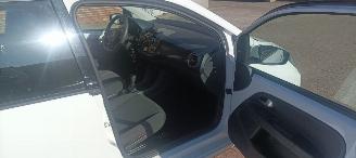 Volkswagen Up! 1.0-Mpi 65pk Move airconditioning Cruisecontrol Drivelane assistent Led verlichting Achteruitrijcamera Parkeersensoren achter Elektrische ramen start/stop systeem Centrale vergrendeling met afstandsbediening picture 22
