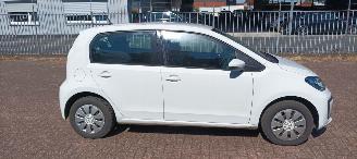 Volkswagen Up! Move Up! 1.0 65pk Airconditioning Led verlichting Parkeersensoren achter Achteruitrijcamera Elektrische ramen Dab Radio cruisecontrol Boordcomputer Navigatie/Telefoon houder picture 8