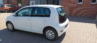 Volkswagen Up! Move Up! 1.0 65pk Airconditioning Led verlichting Parkeersensoren achter Achteruitrijcamera Elektrische ramen Dab Radio cruisecontrol Boordcomputer Navigatie/Telefoon houder picture 3