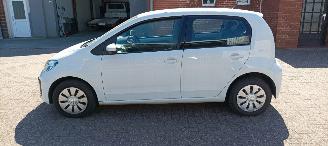 Volkswagen Up! Move Up! 1.0 65pk Airconditioning Led verlichting Parkeersensoren achter Achteruitrijcamera Elektrische ramen Dab Radio cruisecontrol Boordcomputer Navigatie/Telefoon houder picture 2