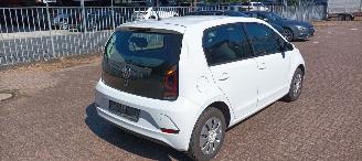 Volkswagen Up! Move Up! 1.0 65pk Airconditioning Led verlichting Parkeersensoren achter Achteruitrijcamera Elektrische ramen Dab Radio cruisecontrol Boordcomputer Navigatie/Telefoon houder picture 10