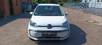 Volkswagen Up! Move Up! 1.0 65pk Airconditioning Led verlichting Parkeersensoren achter Achteruitrijcamera Elektrische ramen Dab Radio cruisecontrol Boordcomputer Navigatie/Telefoon houder picture 5