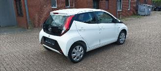 Toyota Aygo New Model AygoX Play 1.0 Airconditioning Led verlichting Leren stuurwiel Led achterlichten Elektrische ramen Elektrische-spiegels met verwarming Centrale vergrendeling met afstandsbediening picture 2