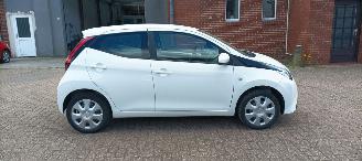 Toyota Aygo New Model AygoX Play 1.0 Airconditioning Led verlichting Leren stuurwiel Led achterlichten Elektrische ramen Elektrische-spiegels met verwarming Centrale vergrendeling met afstandsbediening picture 1