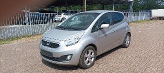 Kia Venga 1.6 Automatik Climatecontrol Keyless-entry Stoelverwarming Leren stuurwiel Armsteun voor Links & Rechts 4xElektrische ramen Elektrische inklapbare buitenspiegels Privacy glas Trekhaak Parkeersensoren achter 16 inch Sportvelgen Mistlampen picture 7