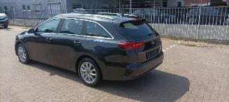 Kia Ceed Bj 9-2018 1.6 Climatecontrol Led-Koplampen Led-Achterlichten Navi Sportstoelen met Memory keyless Entry Blindspot Drivelane parkeer-assistent picture 3