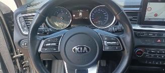 Kia Ceed Bj 9-2018 1.6 Climatecontrol Led-Koplampen Led-Achterlichten Navi Sportstoelen met Memory keyless Entry Blindspot Drivelane parkeer-assistent picture 26