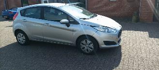 krockskadad bil auto Ford Fiesta Bj 6-2016 1.5-TDCI euro6 Airconditioning Led verlichting Parkeersensoren Stoelverwarming leren stuurwiel 2016/6