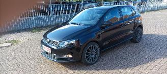 skadebil auto Volkswagen Polo Bj 3-2016 1.4 TDI euro6 Climatecontrol Stoelverwarming Regensensor leren stuurwiel mistlampen Elektrische ramen Elektrische-spiegels met verwarming Metallic Lak 18-inch velgen 2016/3