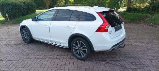 Volvo V-60 Cross Country 5-Cil 2.4 190pk Automatik 4x4 Leder Navi Xenon Led Climatecontrol CruiseControl Stoelverwarming Lichtautomaat Privacyglas Regensensor Trekhaak picture 4