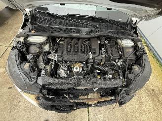 Peugeot 208 1.2 PureTech 75 Style -AIRCO-PDC picture 13