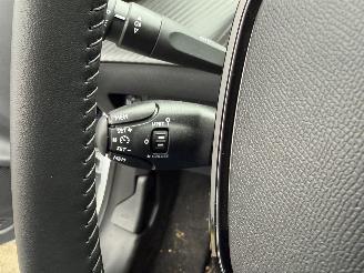 Peugeot 208 1.2 PureTech 75 Style -AIRCO-PDC picture 16