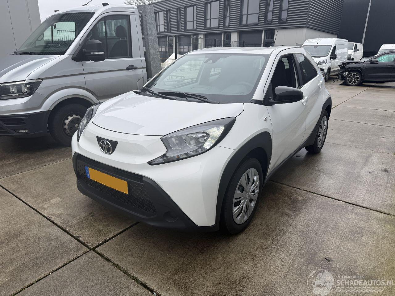 Toyota Aygo X 1.0 VVT-i MT Play CAMERA-AIRCO-CRUISE