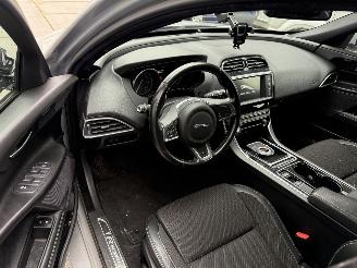 Jaguar XE 2.0 D Portfolio -NAVI-PDC-LEDER-CLIMA picture 3