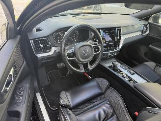Volvo V-60 2.0 B3 R-DESIGN AUTOMAAT-PANO-NAVI-CAMERA picture 3