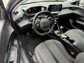 Peugeot 208 1.2 PueTech Allure Pack -NAVI-CAMERA-PDC picture 3