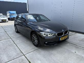 Voiture accidenté BMW 3-serie 318i Centennial Executive NAVI - CLIMA - PDC 2017/1